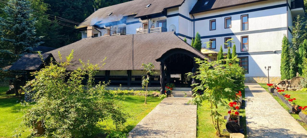 Casa Octavian Hotel Sucevita Buitenkant foto