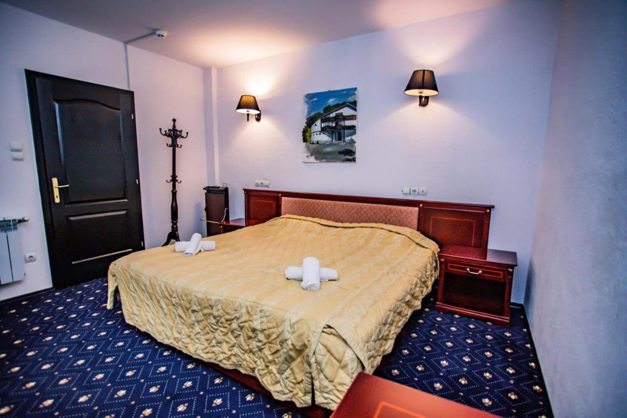 Casa Octavian Hotel Sucevita Buitenkant foto