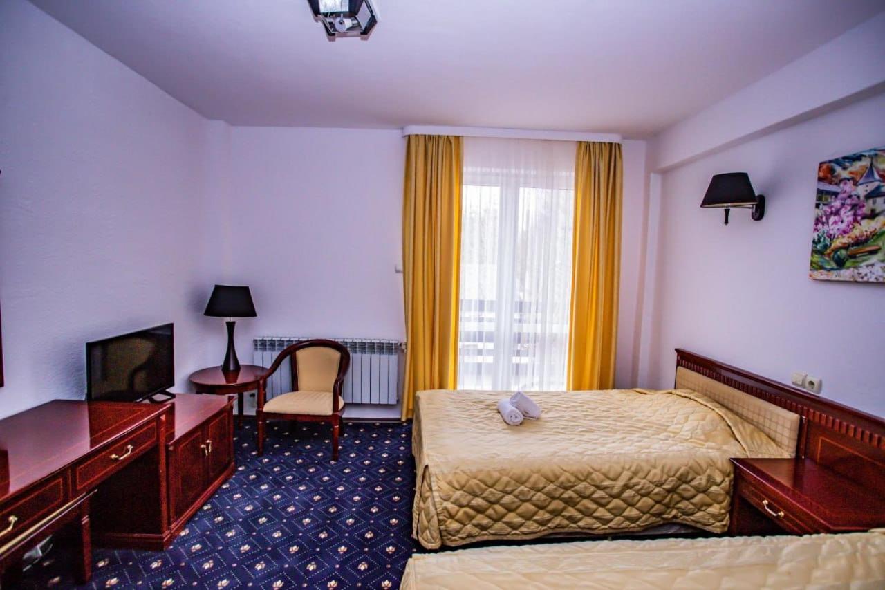 Casa Octavian Hotel Sucevita Buitenkant foto