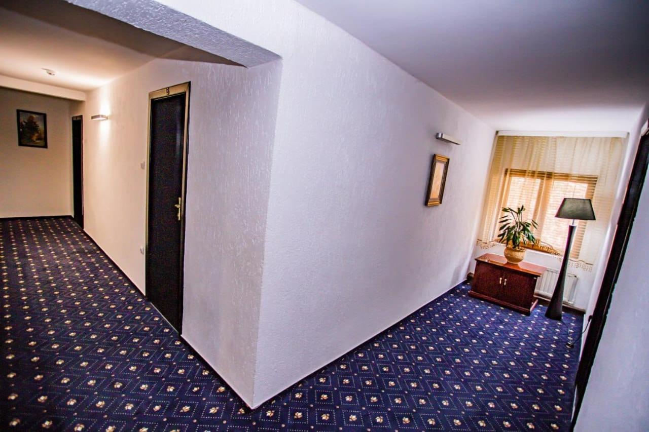 Casa Octavian Hotel Sucevita Buitenkant foto