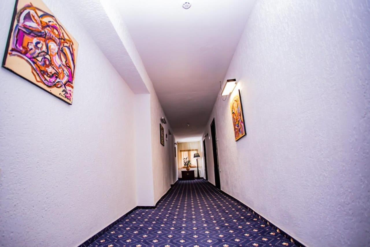 Casa Octavian Hotel Sucevita Buitenkant foto