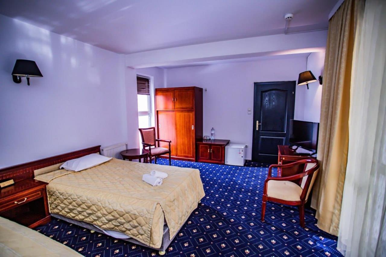 Casa Octavian Hotel Sucevita Buitenkant foto