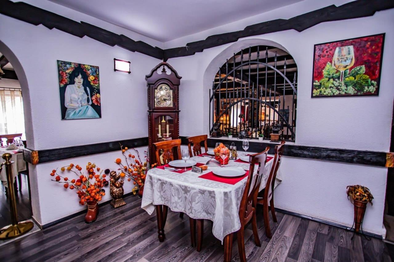 Casa Octavian Hotel Sucevita Buitenkant foto