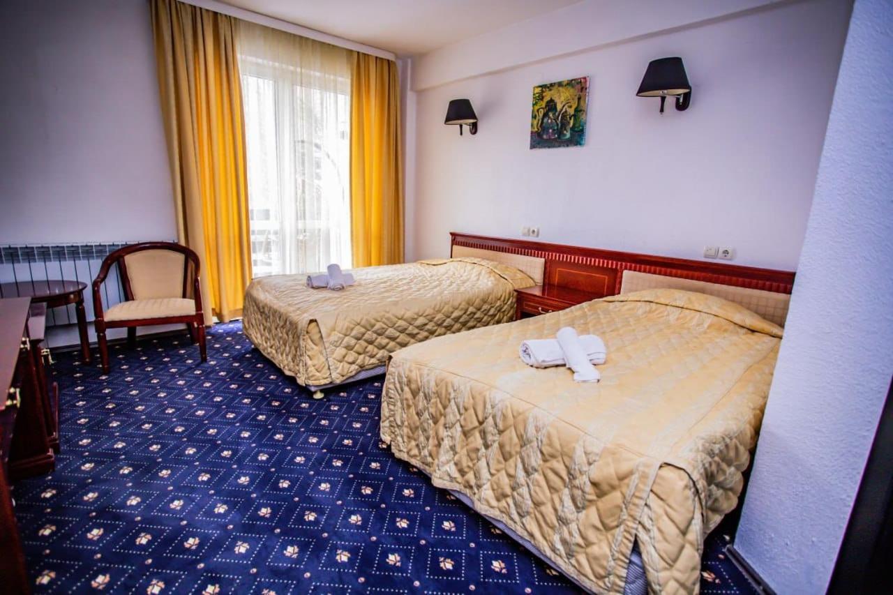 Casa Octavian Hotel Sucevita Buitenkant foto