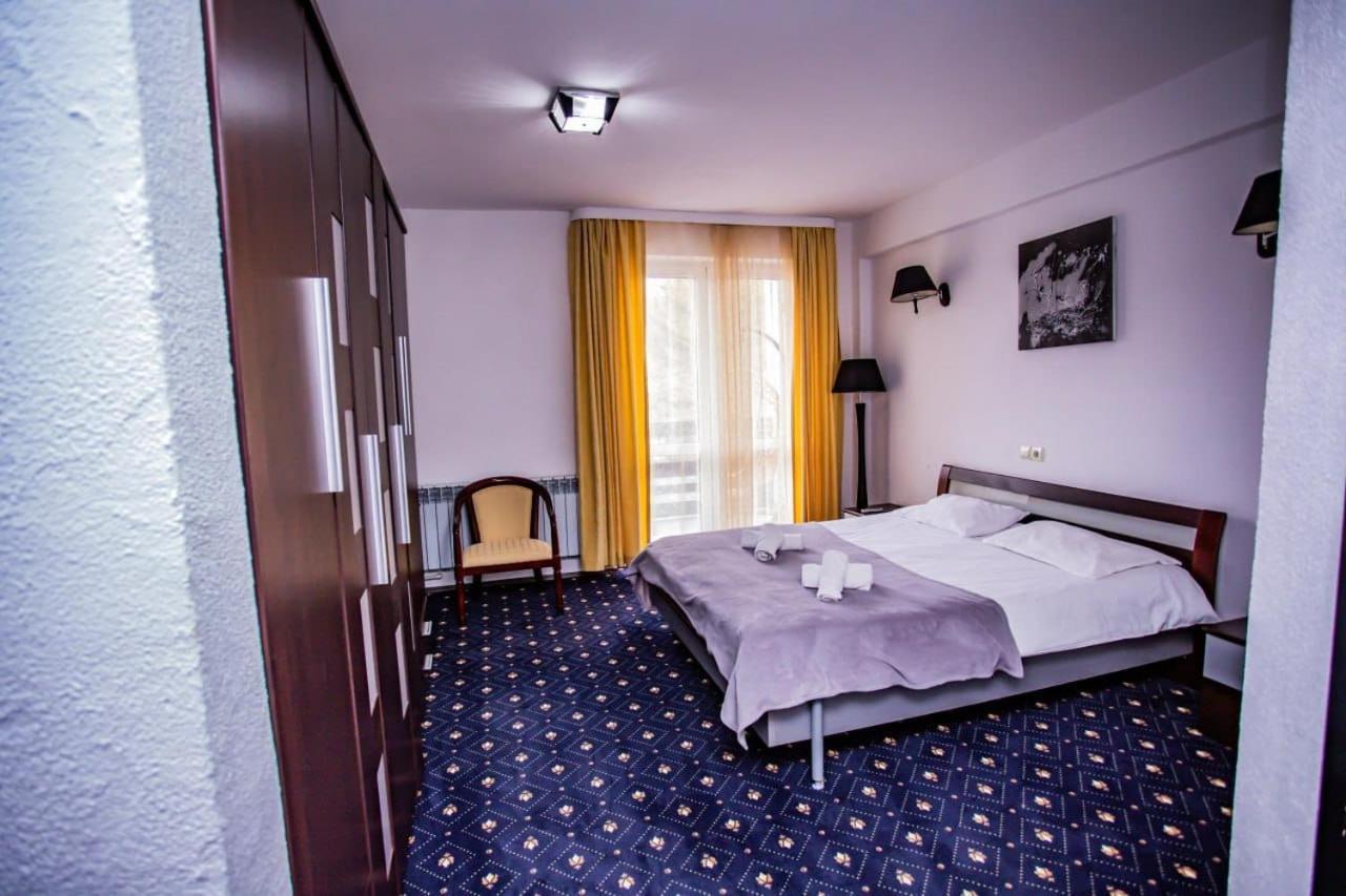 Casa Octavian Hotel Sucevita Buitenkant foto