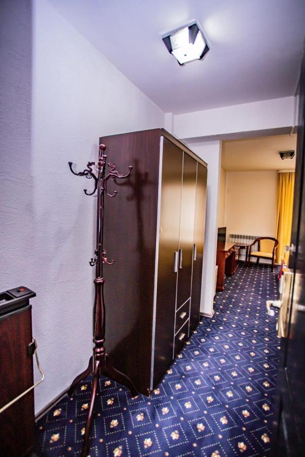 Casa Octavian Hotel Sucevita Buitenkant foto
